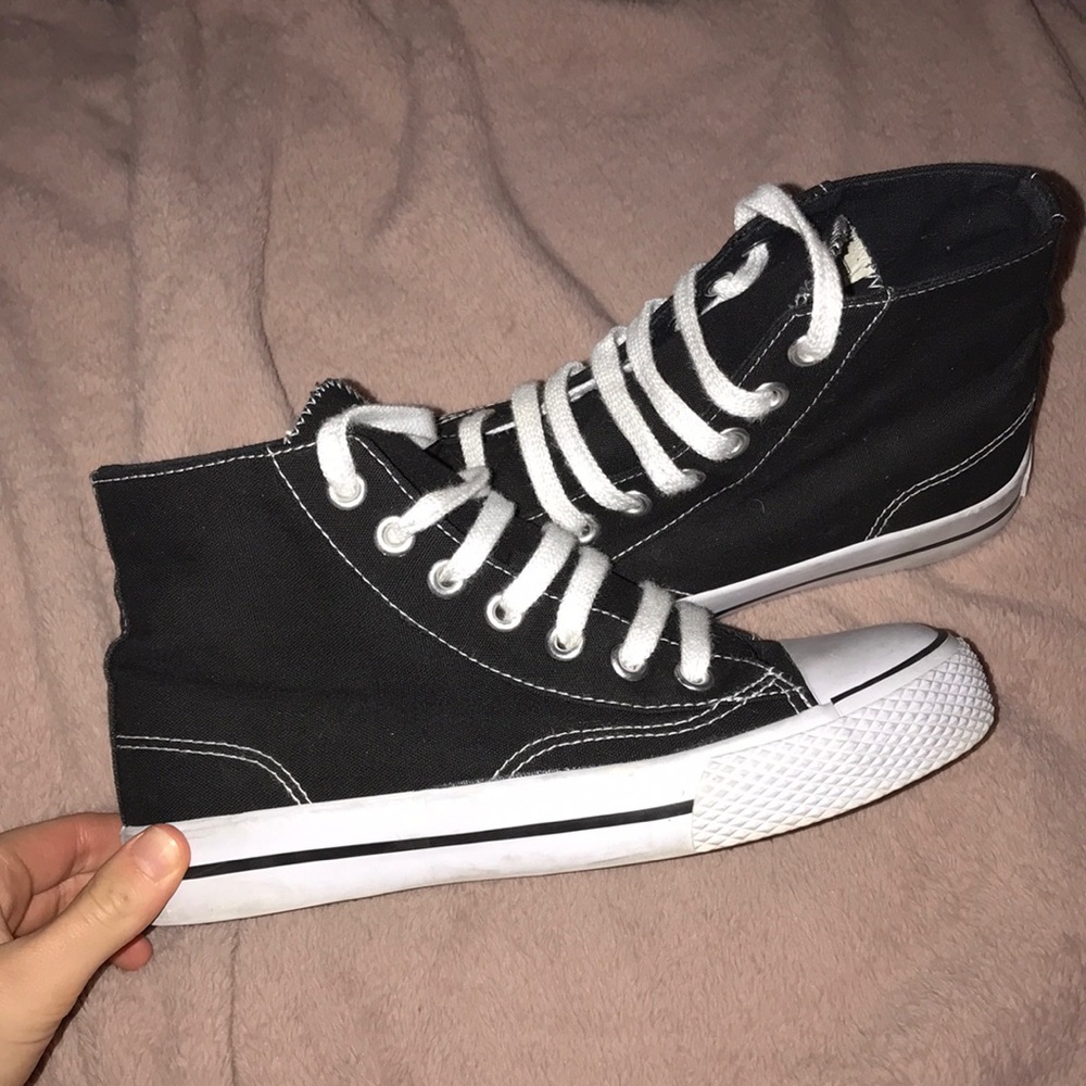 Airwalk Black HiTop shoes
